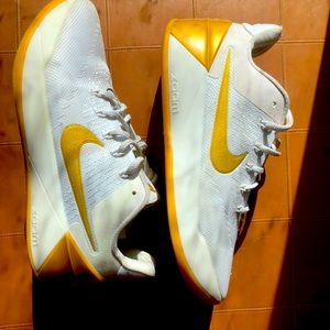NikeMens Kobe AD Basketball Shoes